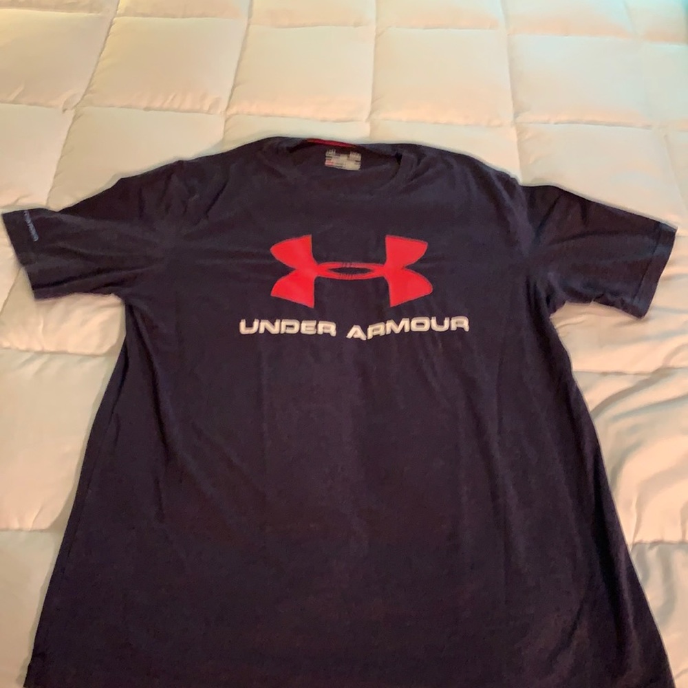 Under Armour T-shirt